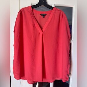 Banana Republic Women's XL Coral Orange-Red V-Neck Lightweight Top